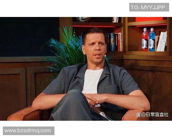 什琴斯尼与队友欢乐合影庆生自嘲年轻了一岁引发热议